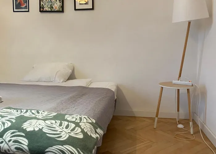 Slow Life Apartment Next To Metro Station