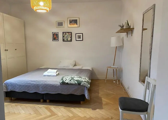 Slow Life Apartment Next To Metro Station