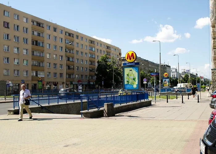 Slow Life Apartment Next To Metro Station