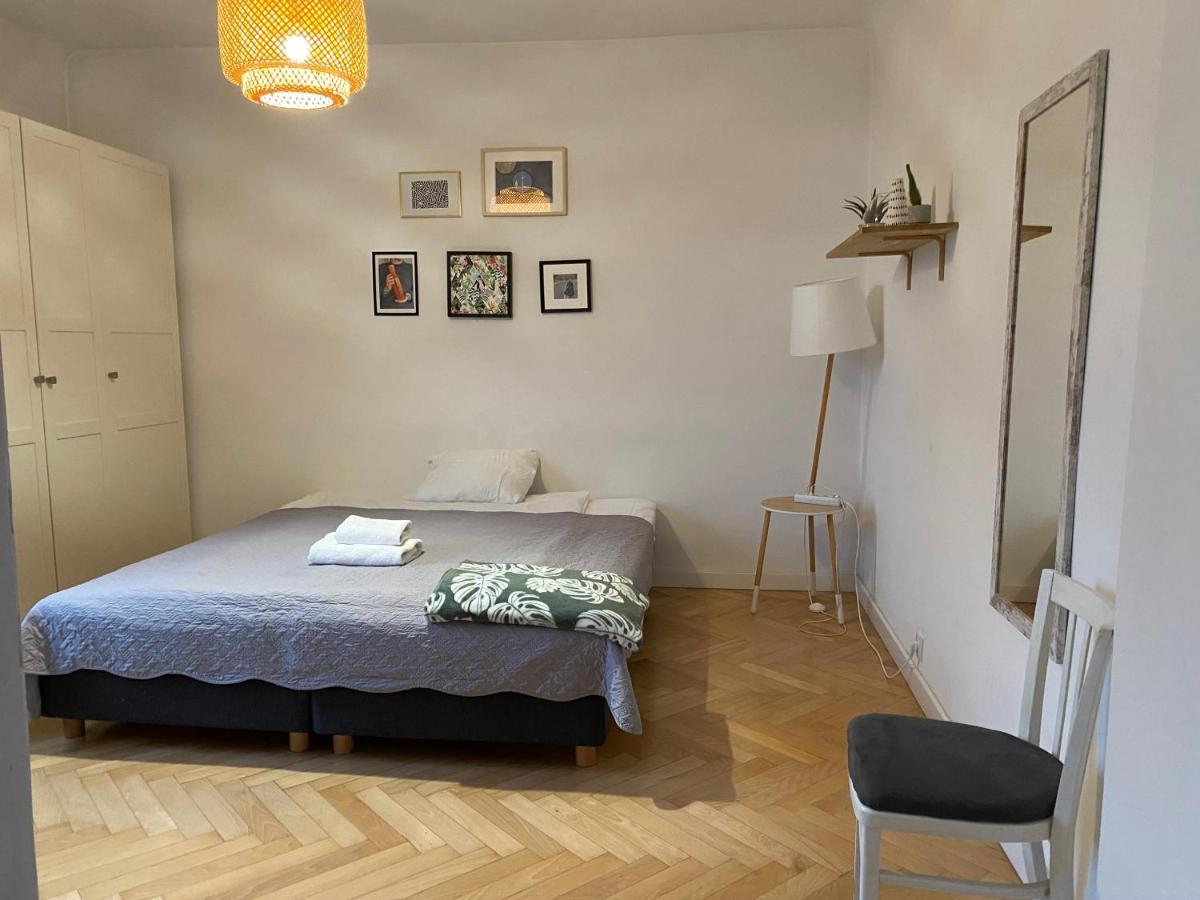 Slow Life Next To Metro Station Apartment