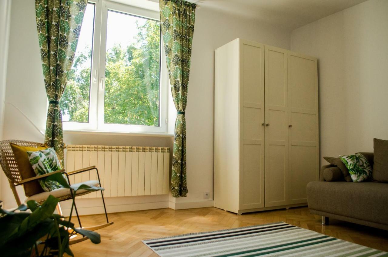 Slow Life Next To Metro Station Apartment *